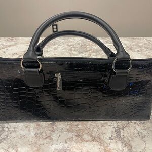 Elegant Insulated Black Crocodile-Embossed Wine Clutch With Wine Opener